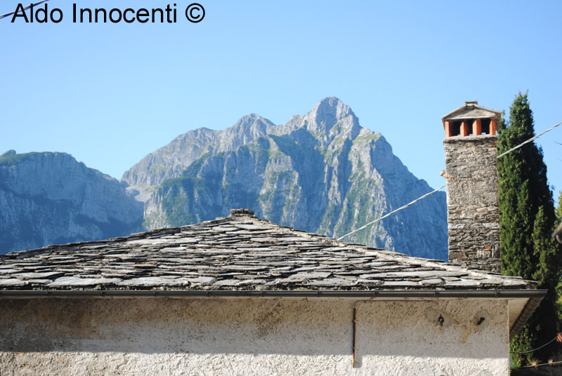 CAPANNE DI CAREGGINE: TETTI E PANIA 1' IMMAGINE